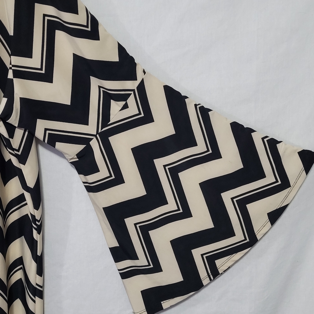 Plus size Dress - Picture 2 of 6